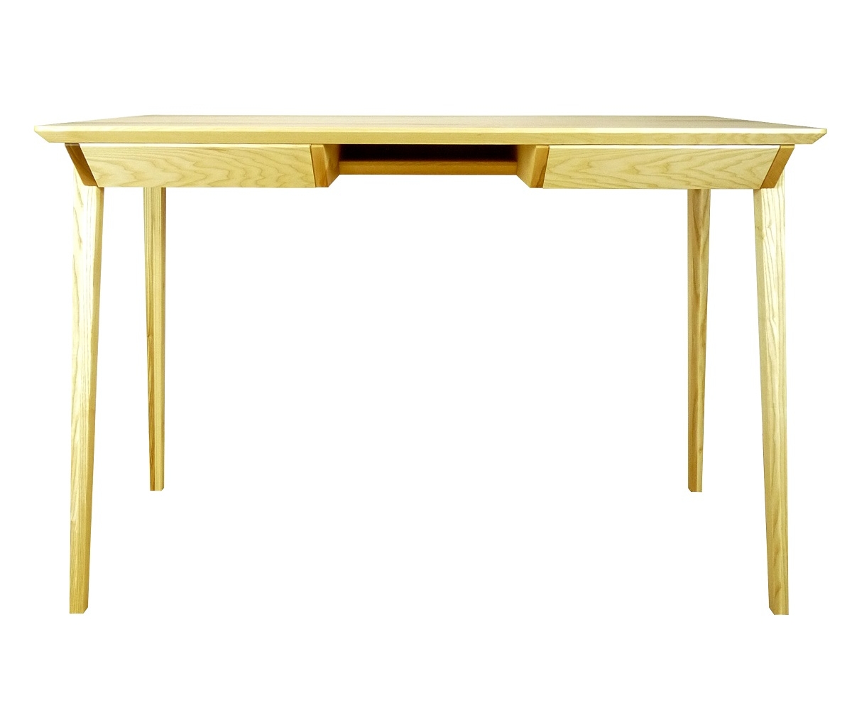 Schreibtisch in Esche: Frontansicht (© Tischlerei Andreas Degner)