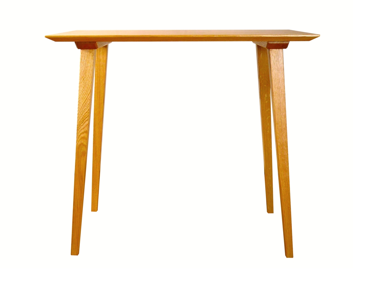 Kleiner Schreibtisch in Eiche in Frontalansicht (© Tischlerei Andreas Degner, Leipzig)