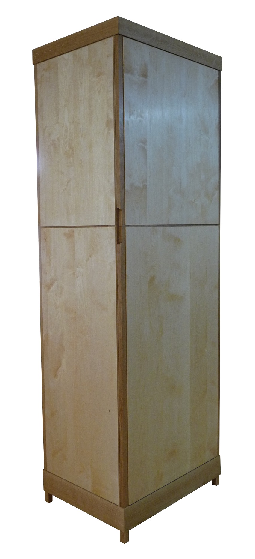 Kleiderschrank in Birke und Eiche in Stellung als Einzelschrank (© Tischlerei Andreas Degner)