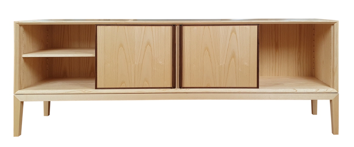 Phono-Sideboard: Schiebetüren geöffnet (© Tischlerei Andreas Degner)